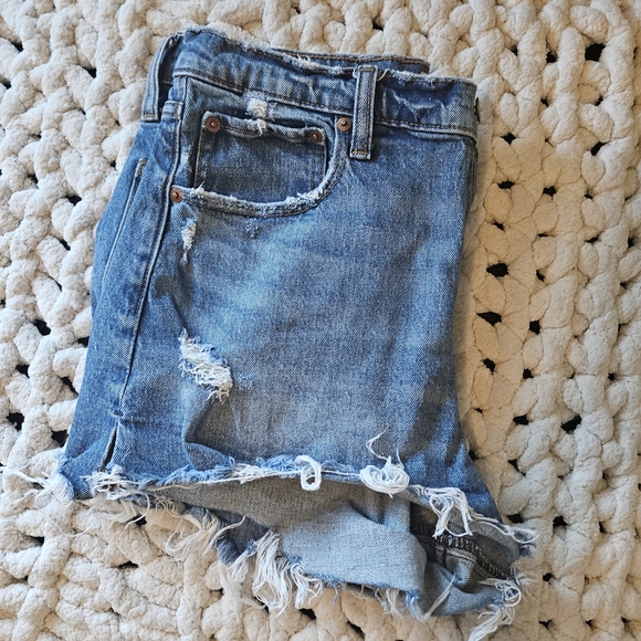 Abercrombie and Fitch Highrise Cutoff Short (6) - Picture 5 of 5